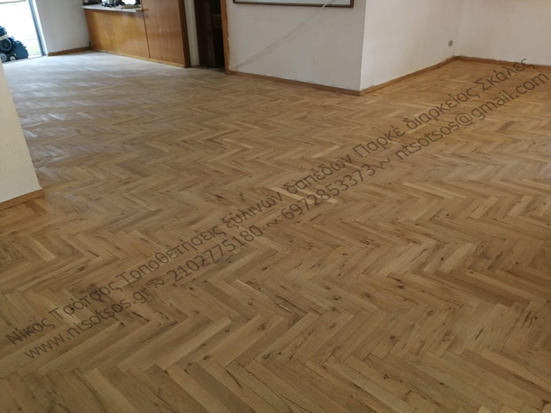 Μπορώ να βάψω το ξύλινο πάτωμα στο φυσικό του χρώμα;