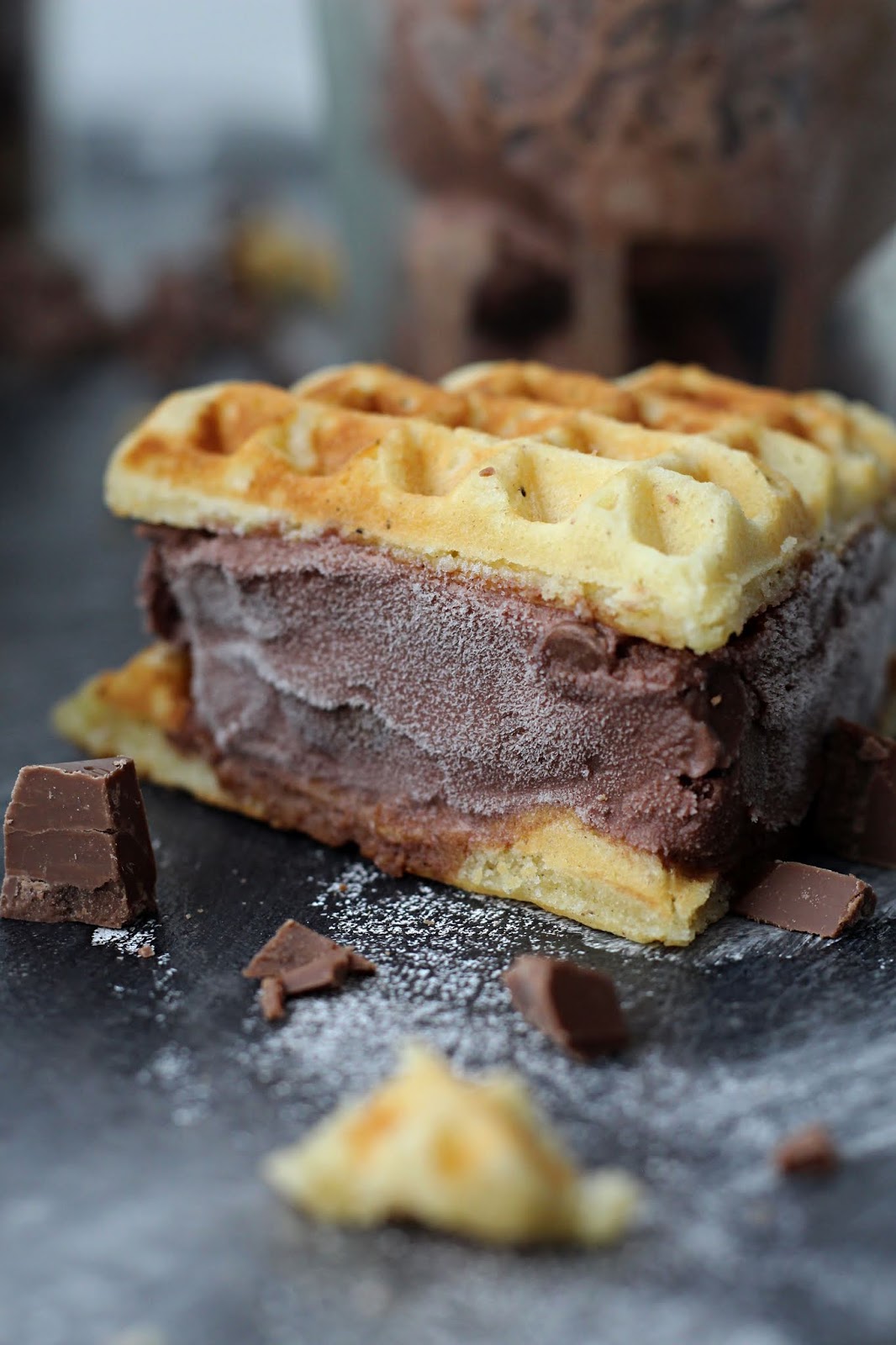 selbstgemachte Eis-Sandwiches mit Schoko-Likör-Eis - Biskuitwerkstatt