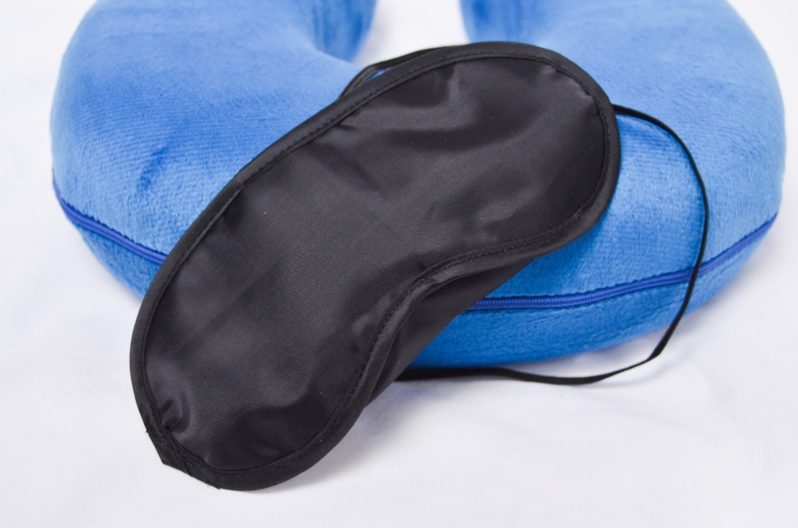 Apete's Reviews Travel Pillow with sleep mask and carrying case