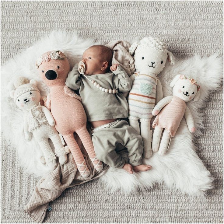 Como hacer una creativa sesión de fotos para bebé sobre una cama