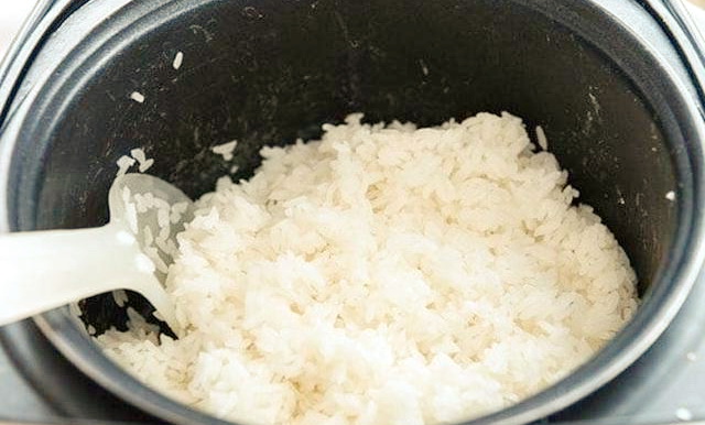 Jadi Kebiasaan Banyak Orang, Mencuci Beras di Wadah Rice Cooker Ternyata Berbahaya! Efeknya Mengerikan