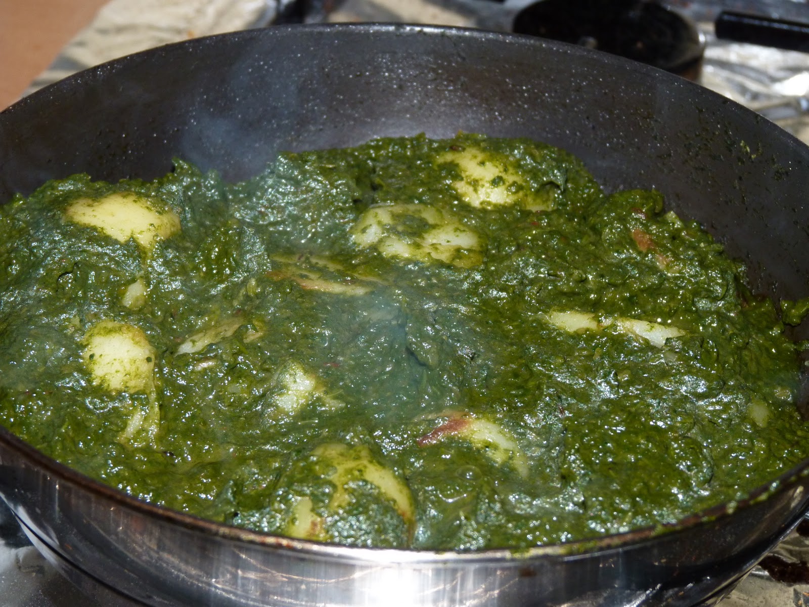 En Samayal Arai ALOO PALAK / POTATO SPINACH CURRY