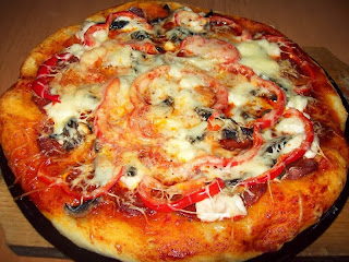 PIZZA CU PIEPT DE PUI SI CARNAT PIKANT