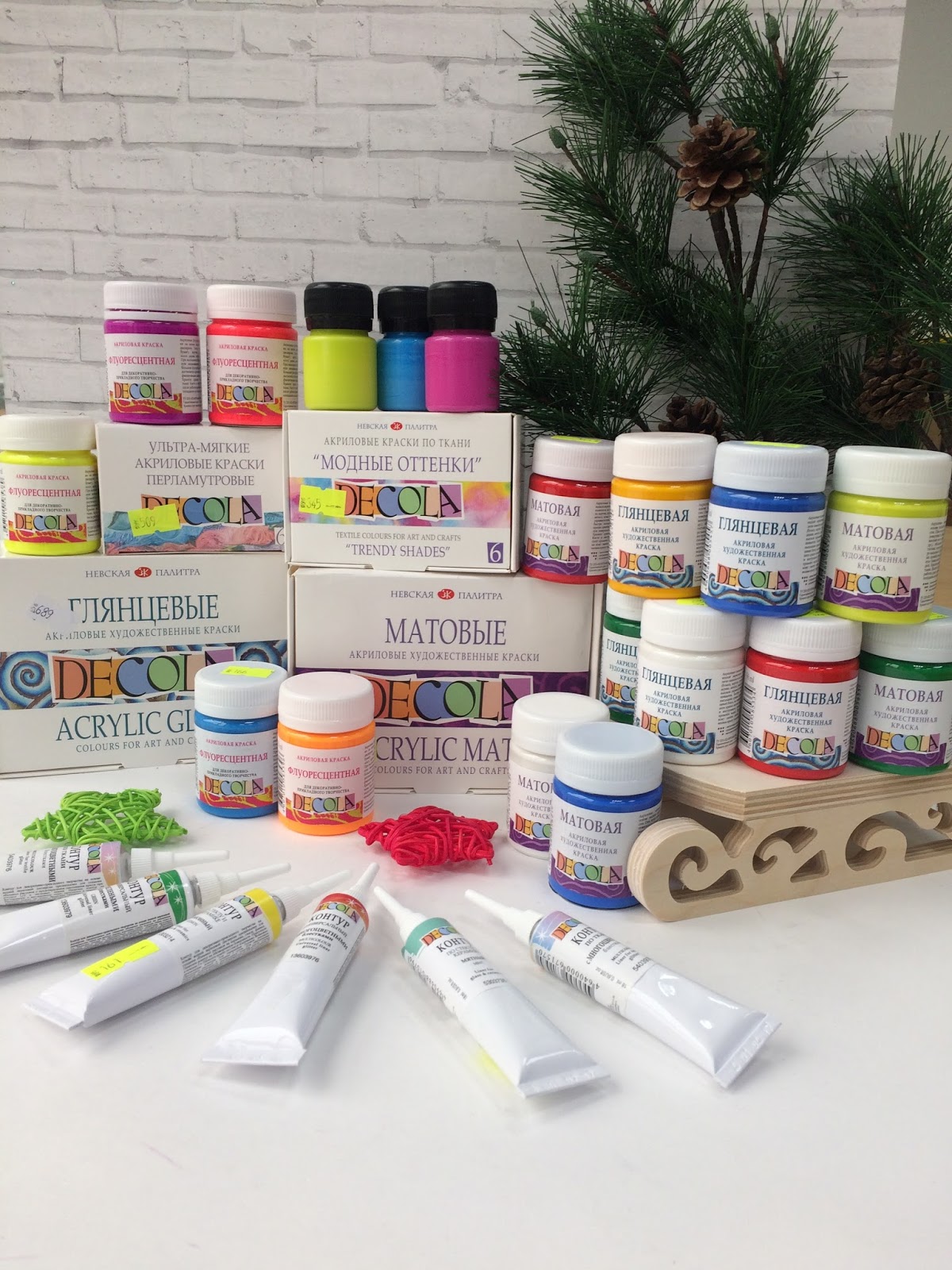 краски акриловые по ткани невская палитра decola, 12 цветов по 20 мл. акриловые краски для ткани decola. акриловая краска для ткани. Decola" набор красок по ткани 6 цв. краска по ткани.