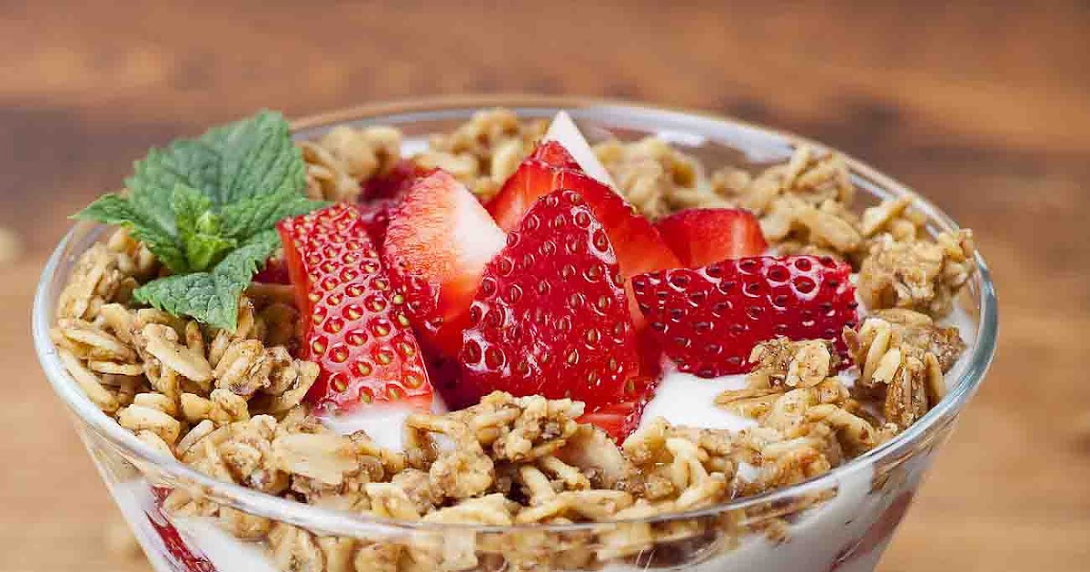 Strawberry Yogurt Breakfast Parfait Recipe
