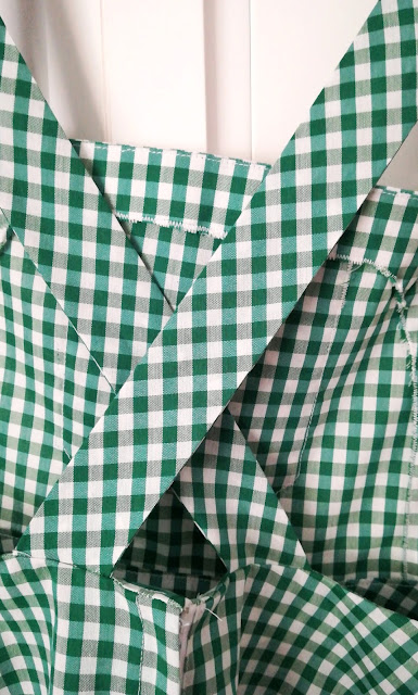 Tirantes cruzados en la espalda pichi cuadros vichy