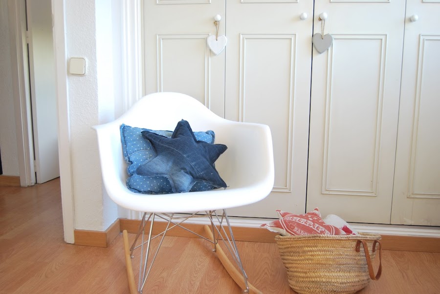 cómo hacer cojines con vaqueros gastados