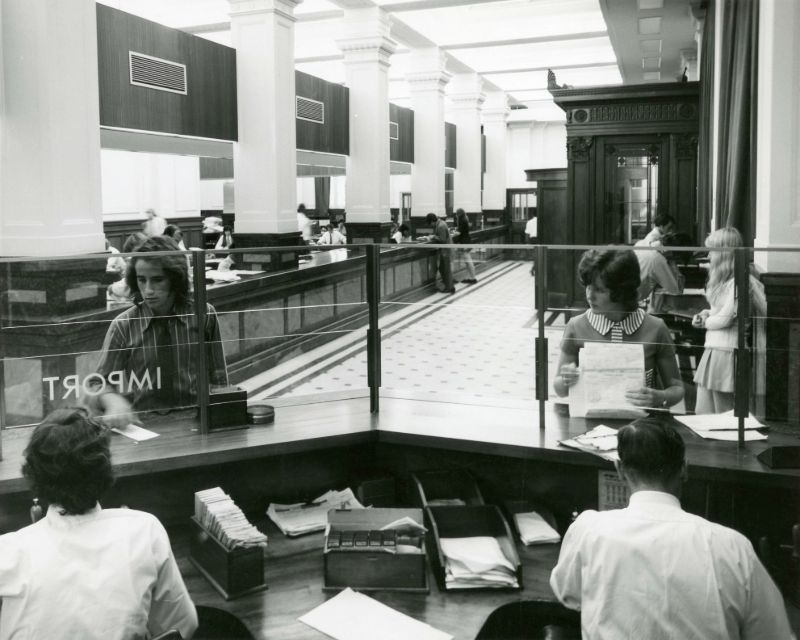 Vintage photos show the workplace and offices of the past  1970s 1980s - 90