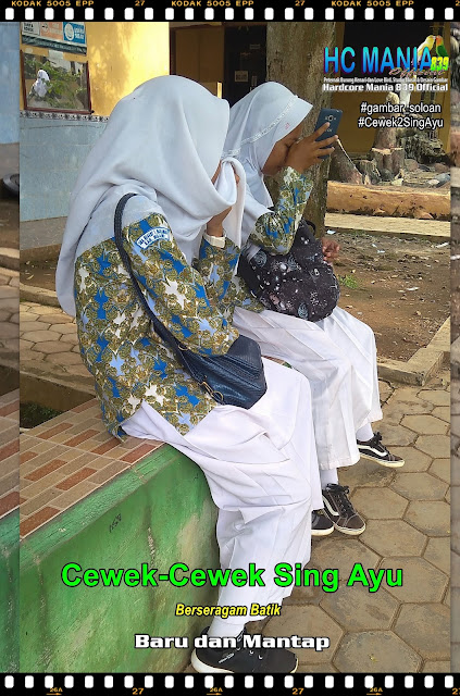 Gambar Siswa-Siswi SMA Negeri 1 Ngrambe (Cover Berseragam Batik) - Buku Album Gambar Soloan Edisi 8