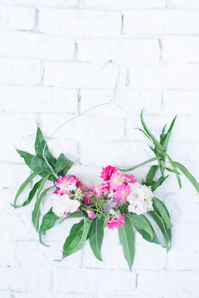 Guirnalda de flores con percha diy