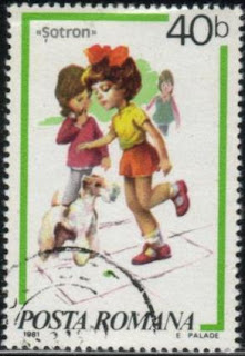 1994年ルーマニア　子どもと遊ぶワイヤー・フォックス・テリアの切手