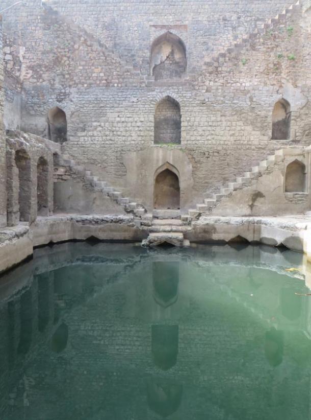 A vav or stepwell apparently still functional in Madhya Pradesh (Image © by Victoria Lautman)