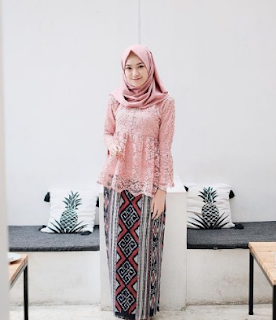 model kebaya brokat 2019 hijab