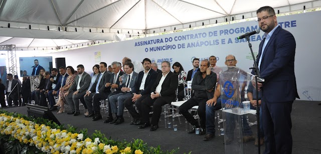 Anápolis: Vereadores presentes na assinatura do novo contrato entre Saneago e Prefeitura