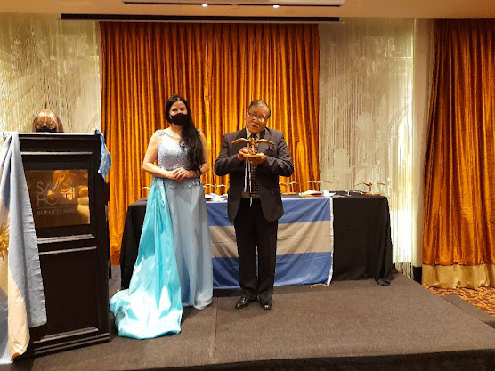 ROBERTO ALVARADO recibió el Premio "GAVIOTA DE PLATA" a la Trayectoria!!