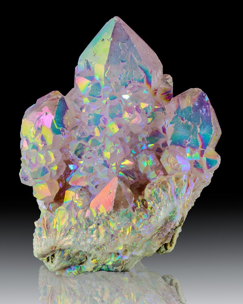 Радужный самоцвет. Опаловидный кварц. Радужный кварц минерал. Кварц Кристалл Рейнбоу. Радужный кварц камень.