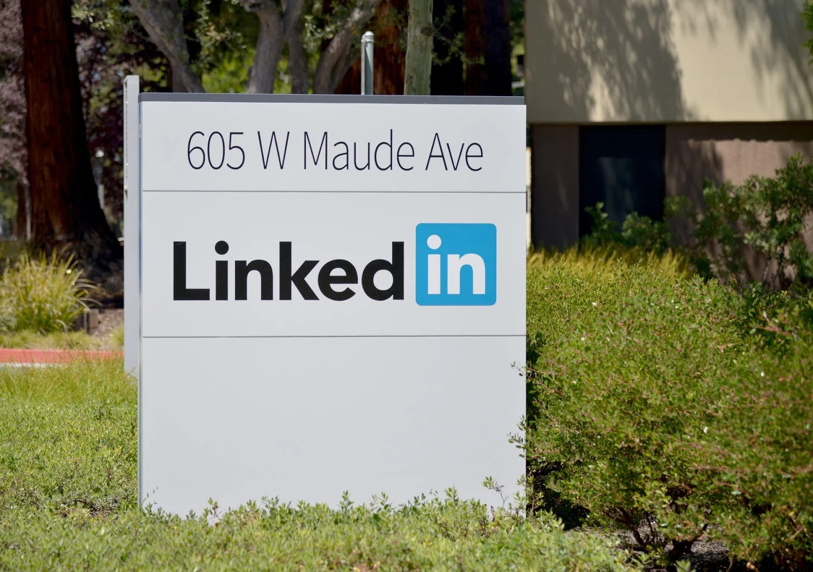 Microsoft’s Q4 Report Shows That the Revenue of LinkedIn Increased 10 Percent, and Sessions Grew 27 Percent