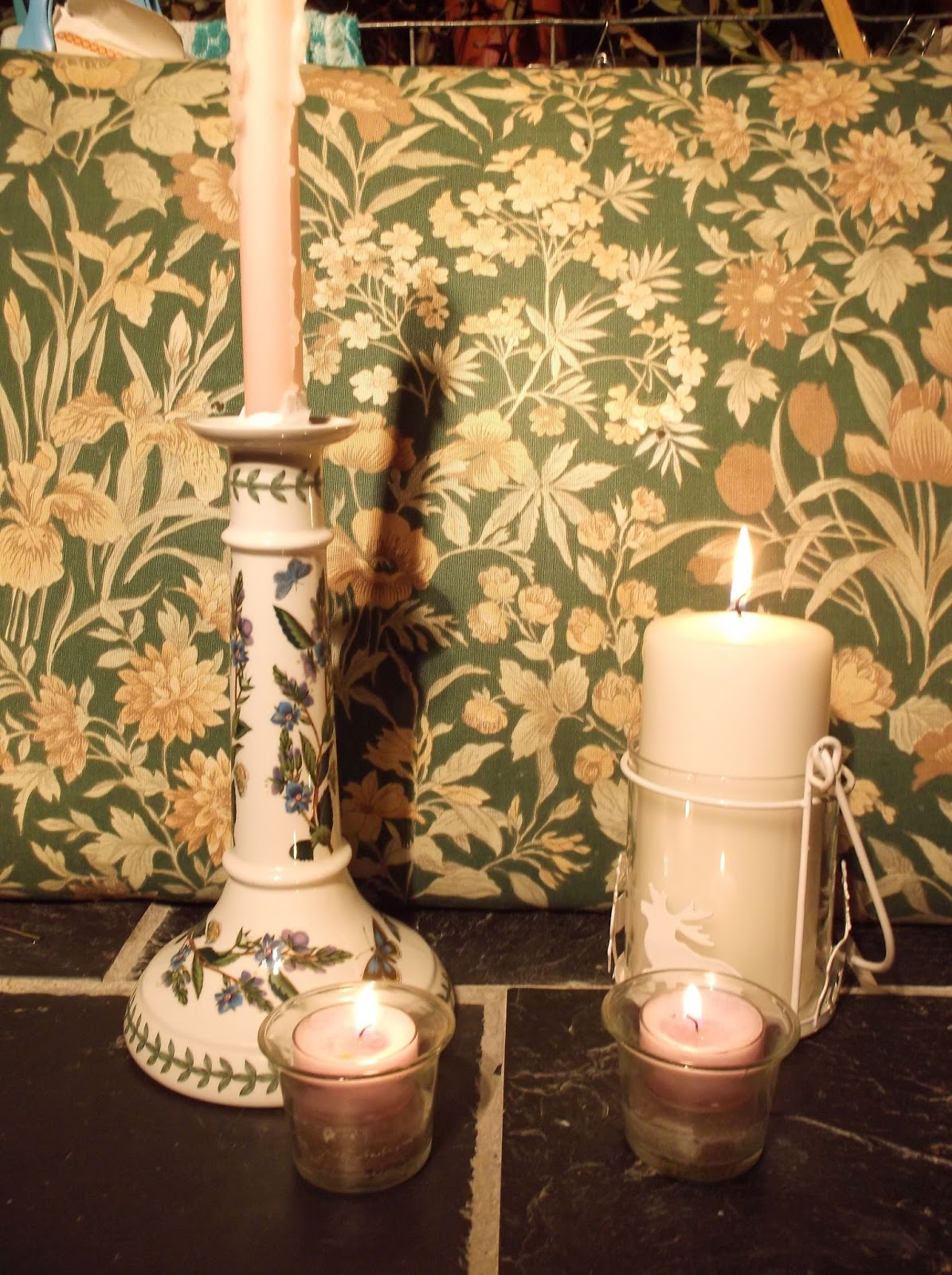 Undercover Guinea Pigs Candle Lighting 2018