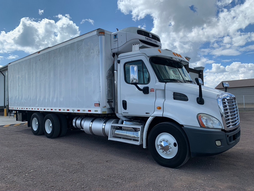 MAQUINARIA AGRICOLA INDUSTRIAL Camion Torton Cascadia 2010 con Caja Refrigerada con Thermo King MAQUINARIA AGRICOLA INDUSTRIAL Camion Torton Cascadia 2010 con Caja Refrigerada con Thermo King