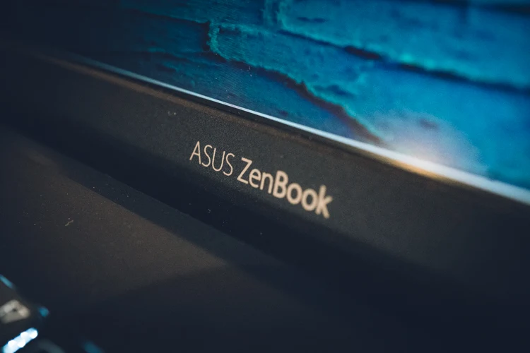 Desain Asus Zenbook 14 UX425