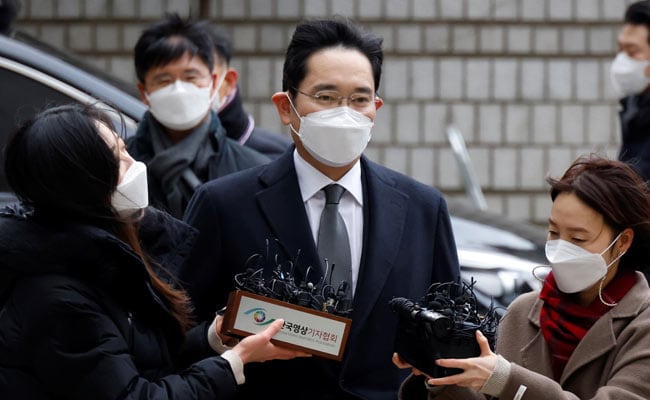 BREAKING: Samsung chief jailed over corruption scandal