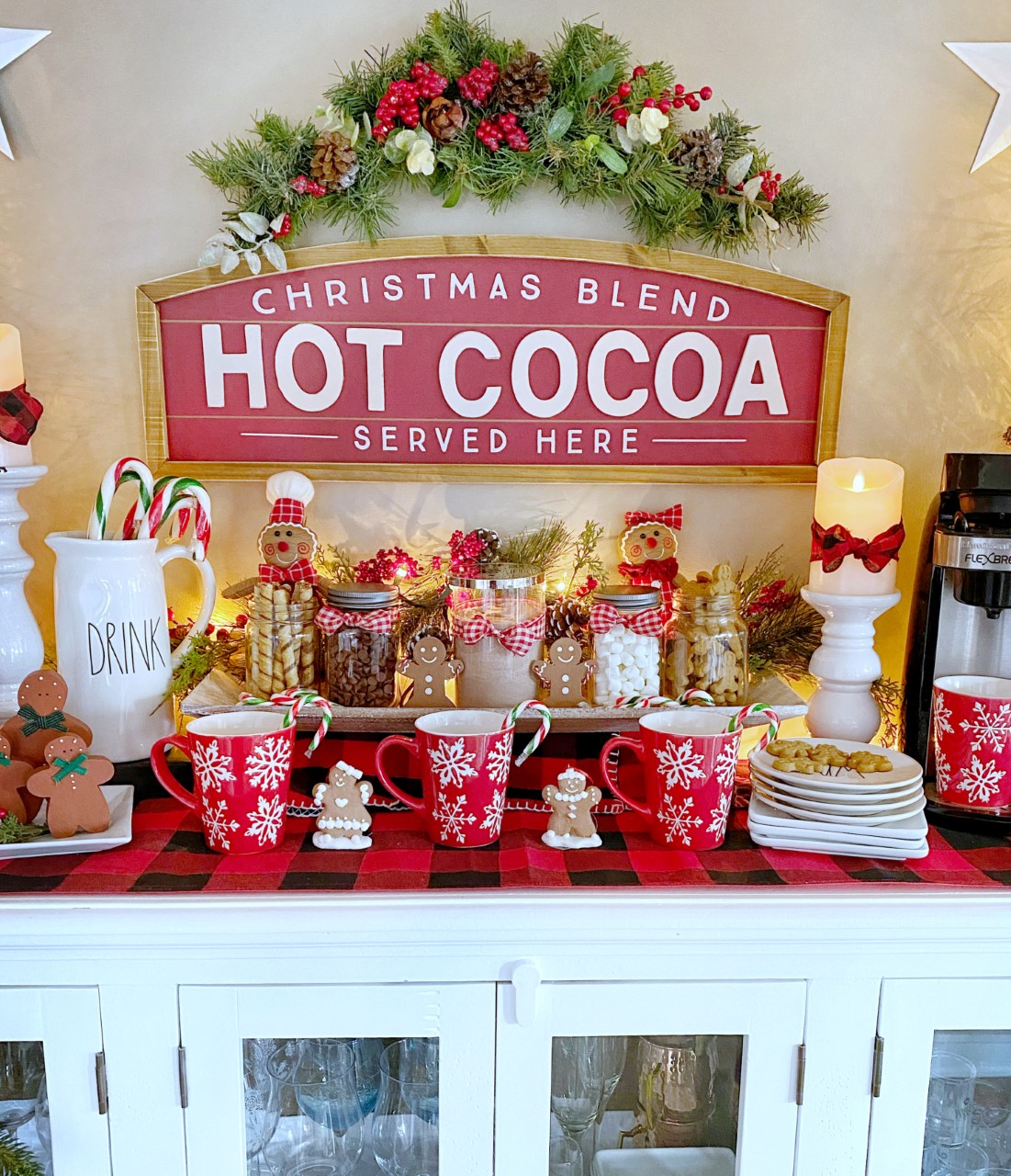 Dining Delight: Hot Cocoa Bar with Gingerbread Theme  Gingerbread  christmas decor, Christmas hot chocolate bar, Christmas hot chocolate