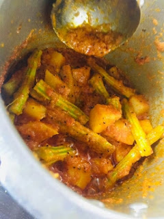 shajan-fali-aloo-ki-sabzi-with-onion-garlic-step-3(8,b) shajan-fali-aloo-ki-sabzi-with-onion-garlic-step-3(8,b)