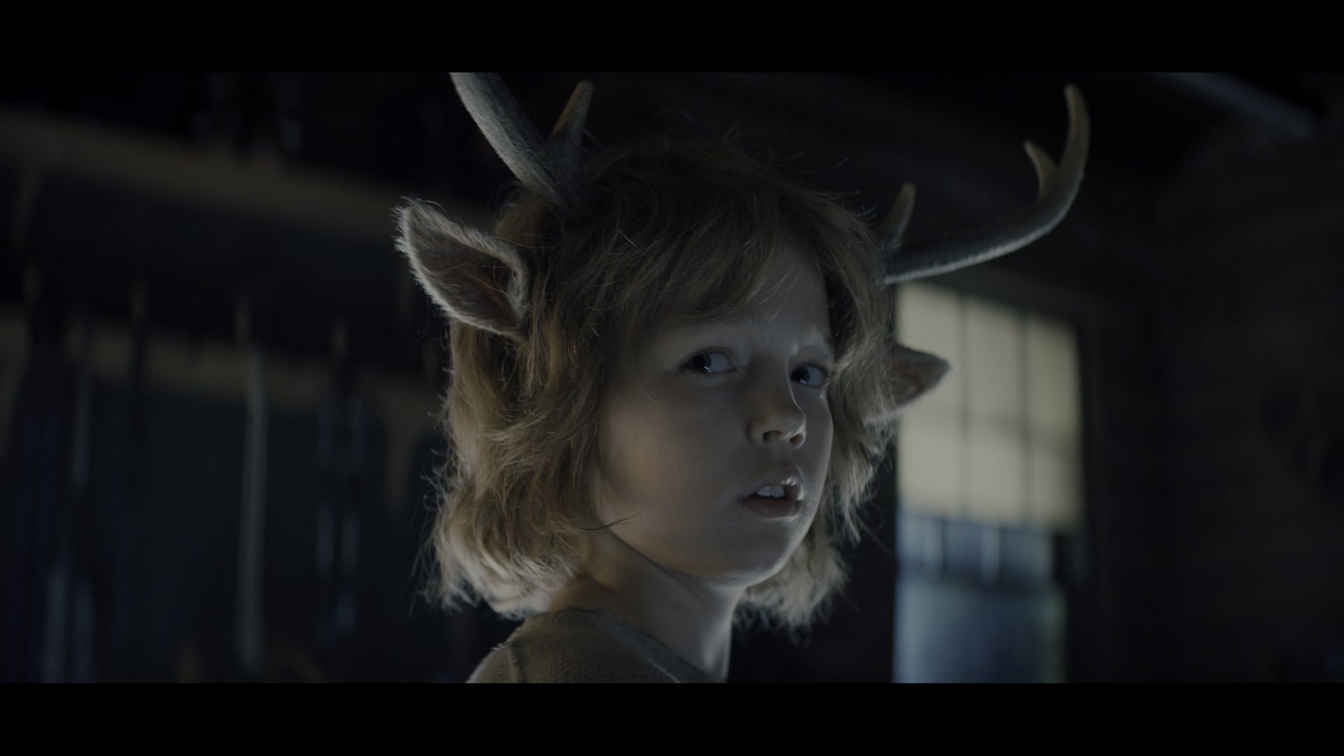 Sweet tooth: мальчик с оленьими рогами. мальчик с оленьими рогами сериал 2021. Sweet tooth актер. Sweet tooth актер. сладкоежка сериал.