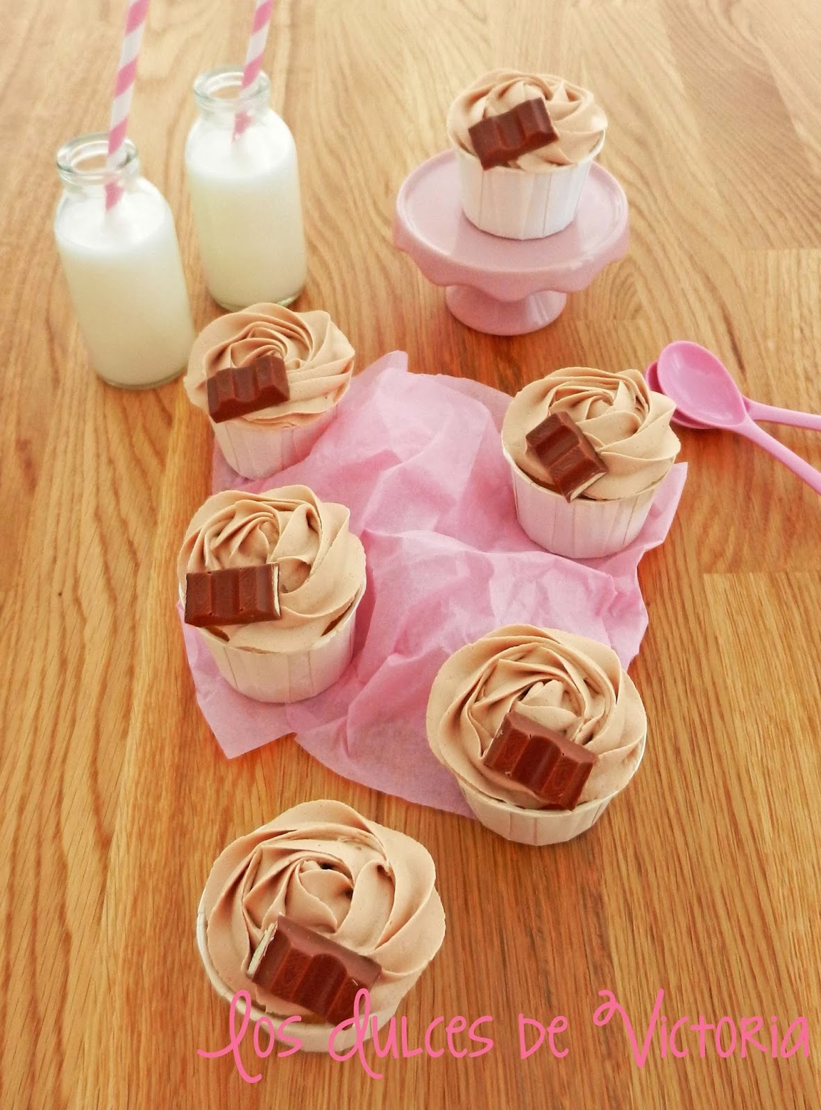 Los Dulces de Victoria Kinder Chocolate Cupcakes & Kinder Chocolate
