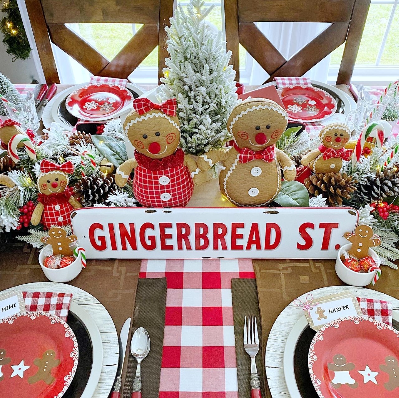Dining Delight Gingerbread Themed Christmas Tablescape