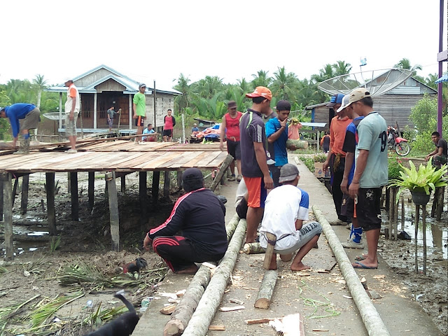Warga Sungai Ayam Siapkan Panggung Malam Hiburan Bersama Satgas TMMD 2 WhatsApp%2BImage%2B2018 11 07%2Bat%2B15.52.35