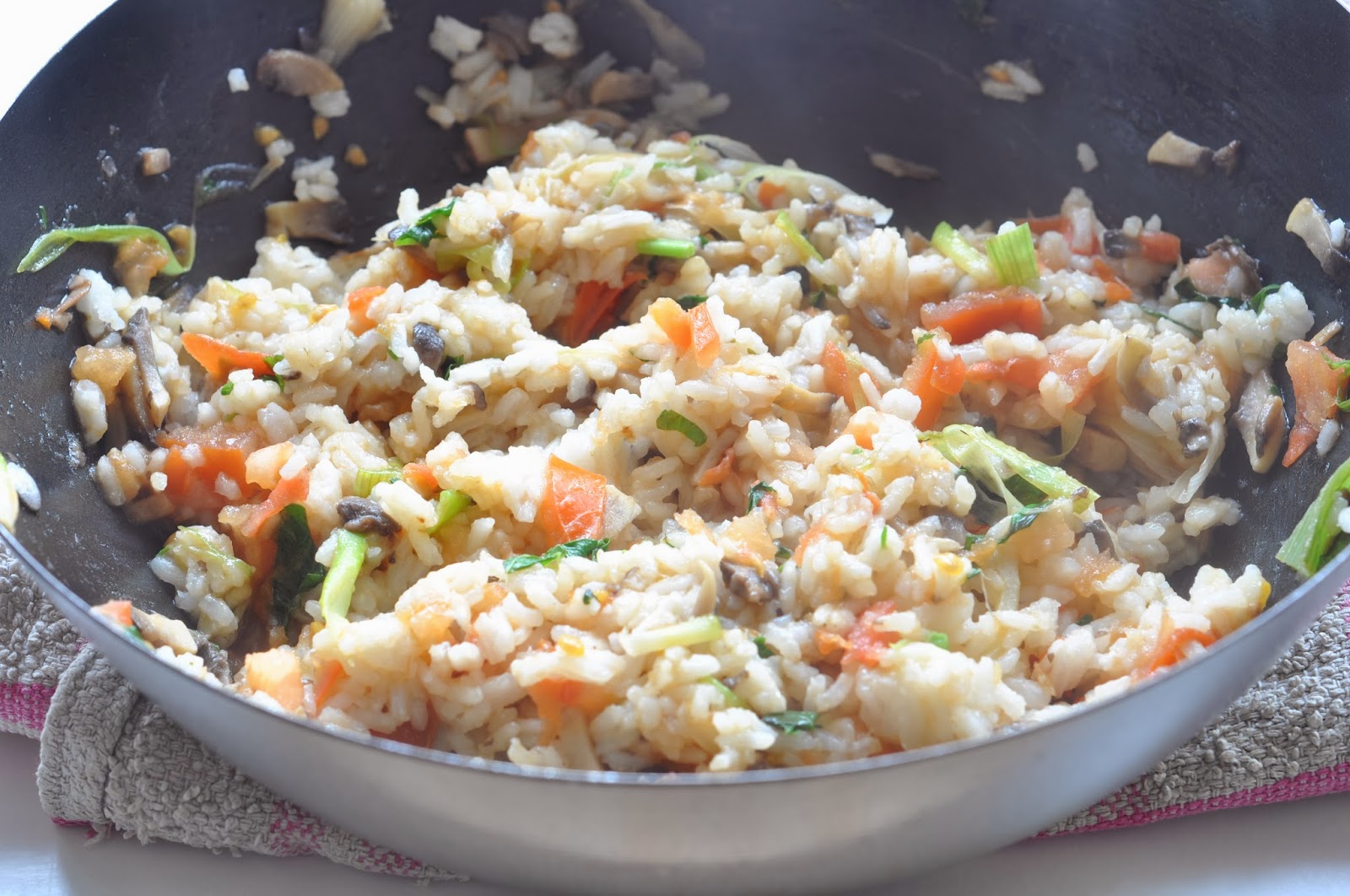 Simple Food Crispy Mackerel with Tomato and Basil Rice