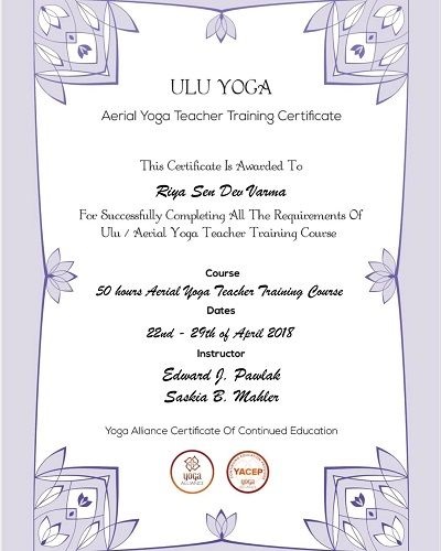 Sertifikat Pelatihan Guru Yoga Udara Riya Sen