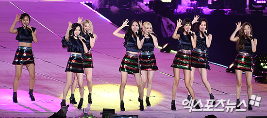 See SNSD's pictures from SMTOWN LIVE WORLD TOUR VI in SEOUL - Wonderful ...