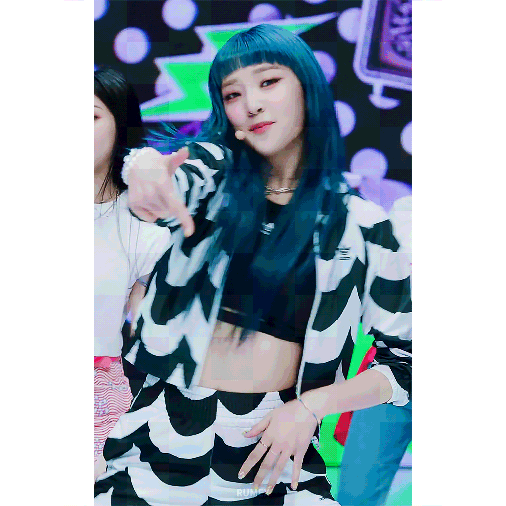 [잡담] 컴백과 동시에 선배님들한테 사랑받는 중인 위클리 | 인스티즈