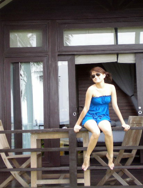 wut hmone shwe yee sexy bikini photo 01