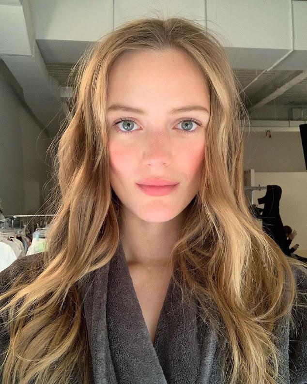 daily timewaster Peaches and Cream Complexion