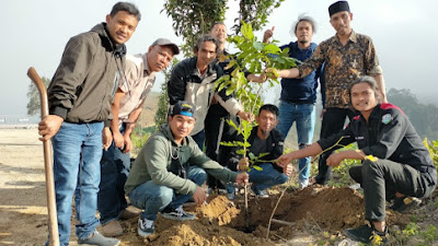 API AT (Asosiasi Petani Aceh Tengah) Mengadakan Penanaman Pohon Perdananya Di Lut Kucak Kampung  Wak Ponok Sayur 