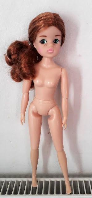 I have a doubt about doll hair (reroot) : r/CustomDolls