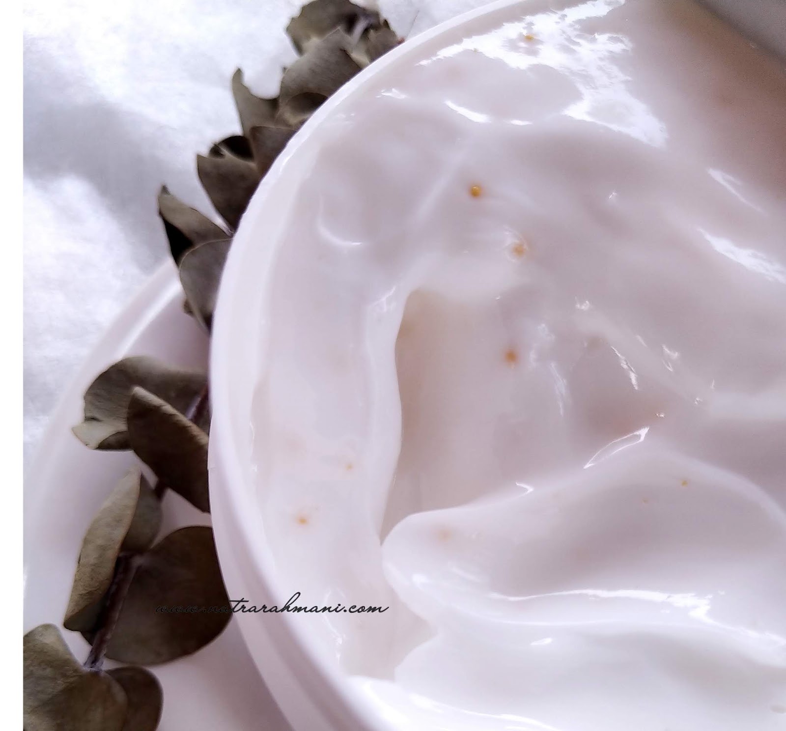 NIVEA BODY SOUFFLE CHERRY BLOSSOM DAN JOJOBA OIL / Natrarahmani