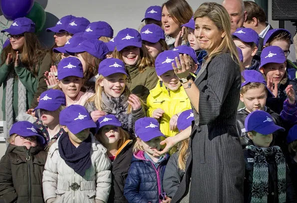 Queen Maxima of The Netherlands at the start of the 6th edition of the Money Week 2016 at the Twaalfruiter school in Vleuten