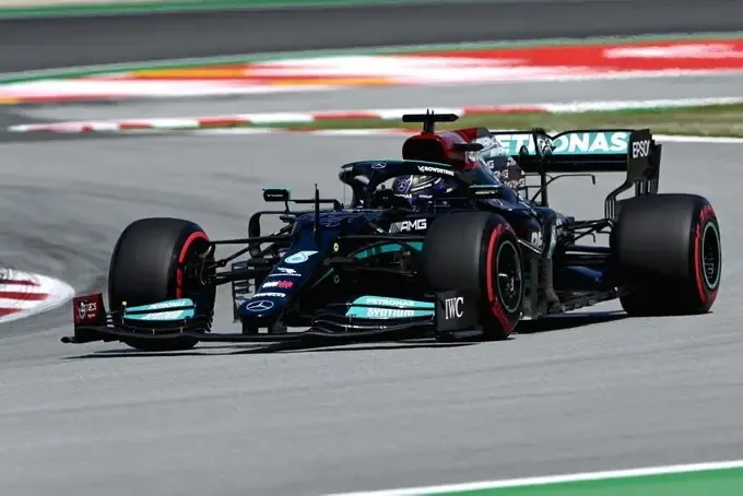 Lewis Hamilton conquista la pole del gran premio di Spagna 2021