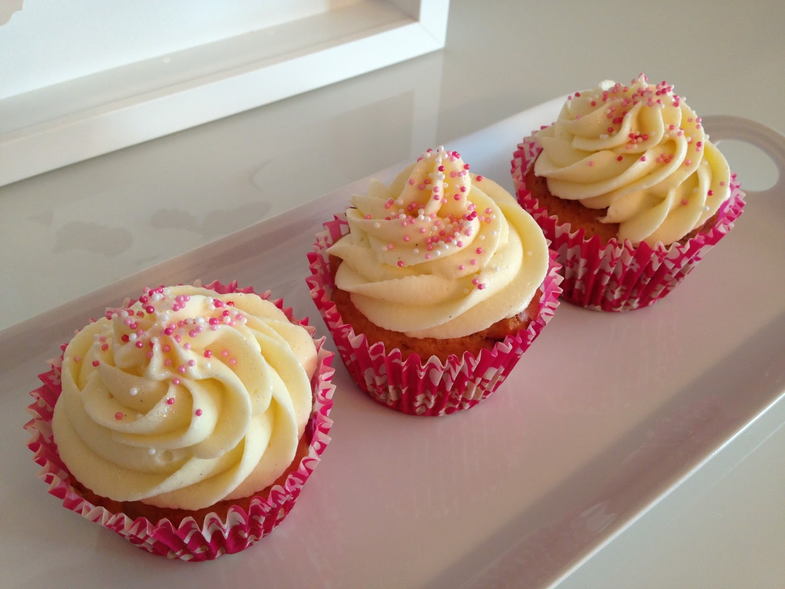 Dancing Cupcakes: Coconut Cupcakes mit Vanilla Frosting!