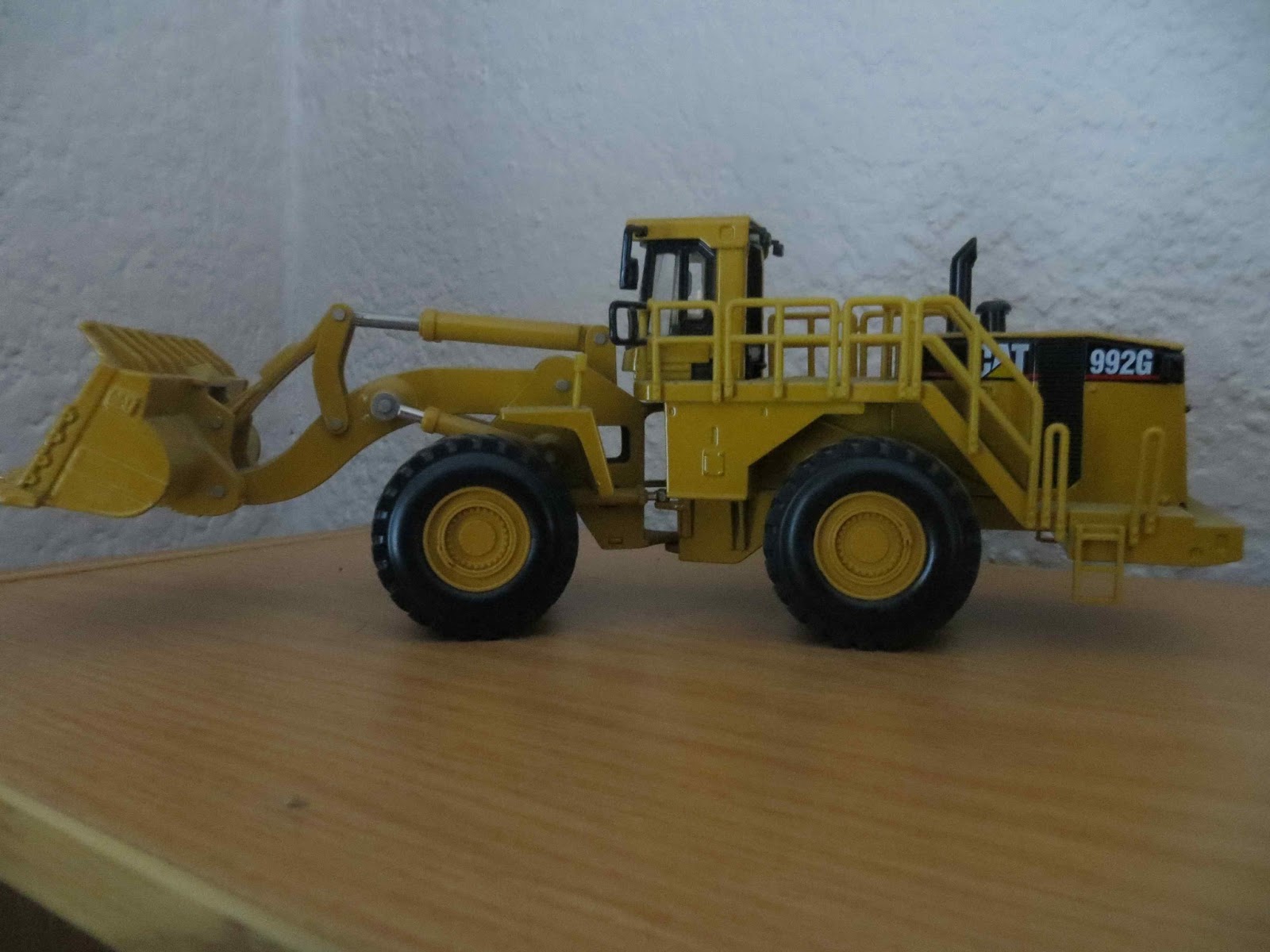 My Model Garage Norscot CAT 992G Loader