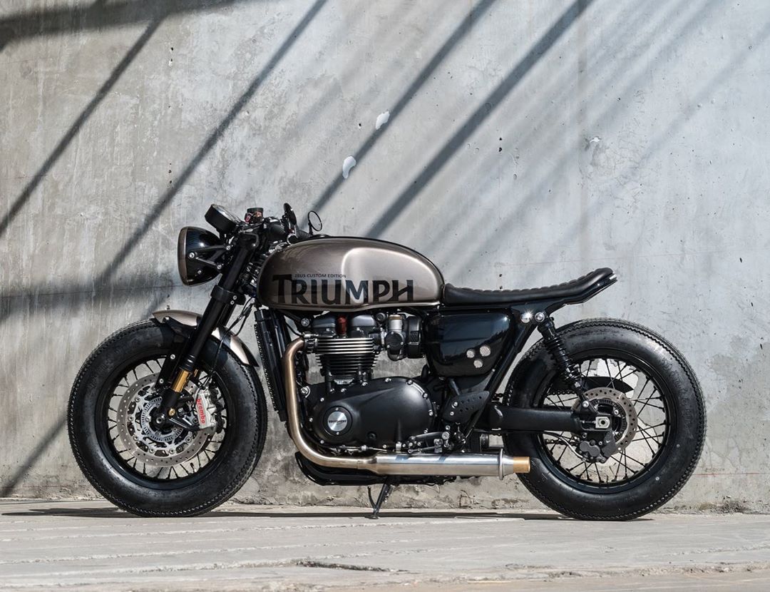 Кафе рейсер Триумф Thruxton
