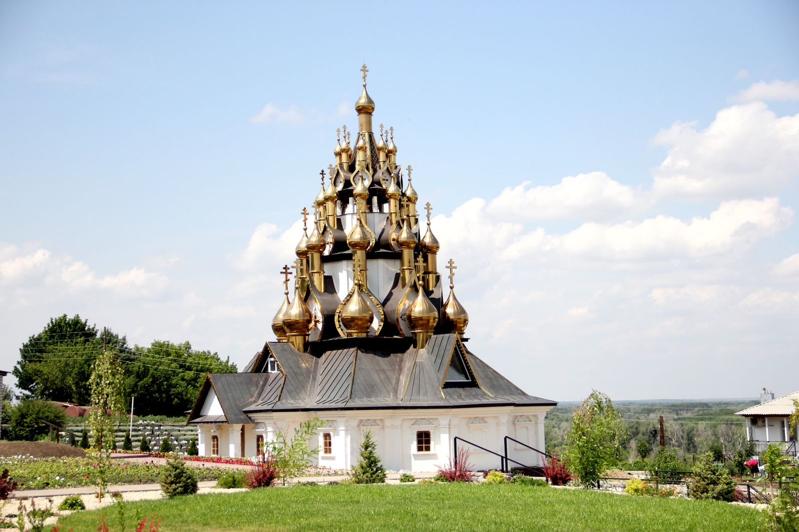 Храм с 33 куполами Храм с 33 куполами