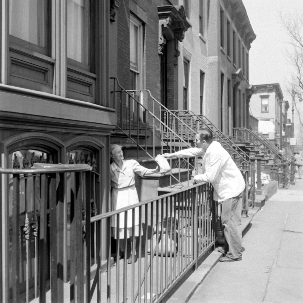 20 Sweet Photos Captured Springtime in Brooklyn in 1949 Vintage Everyday