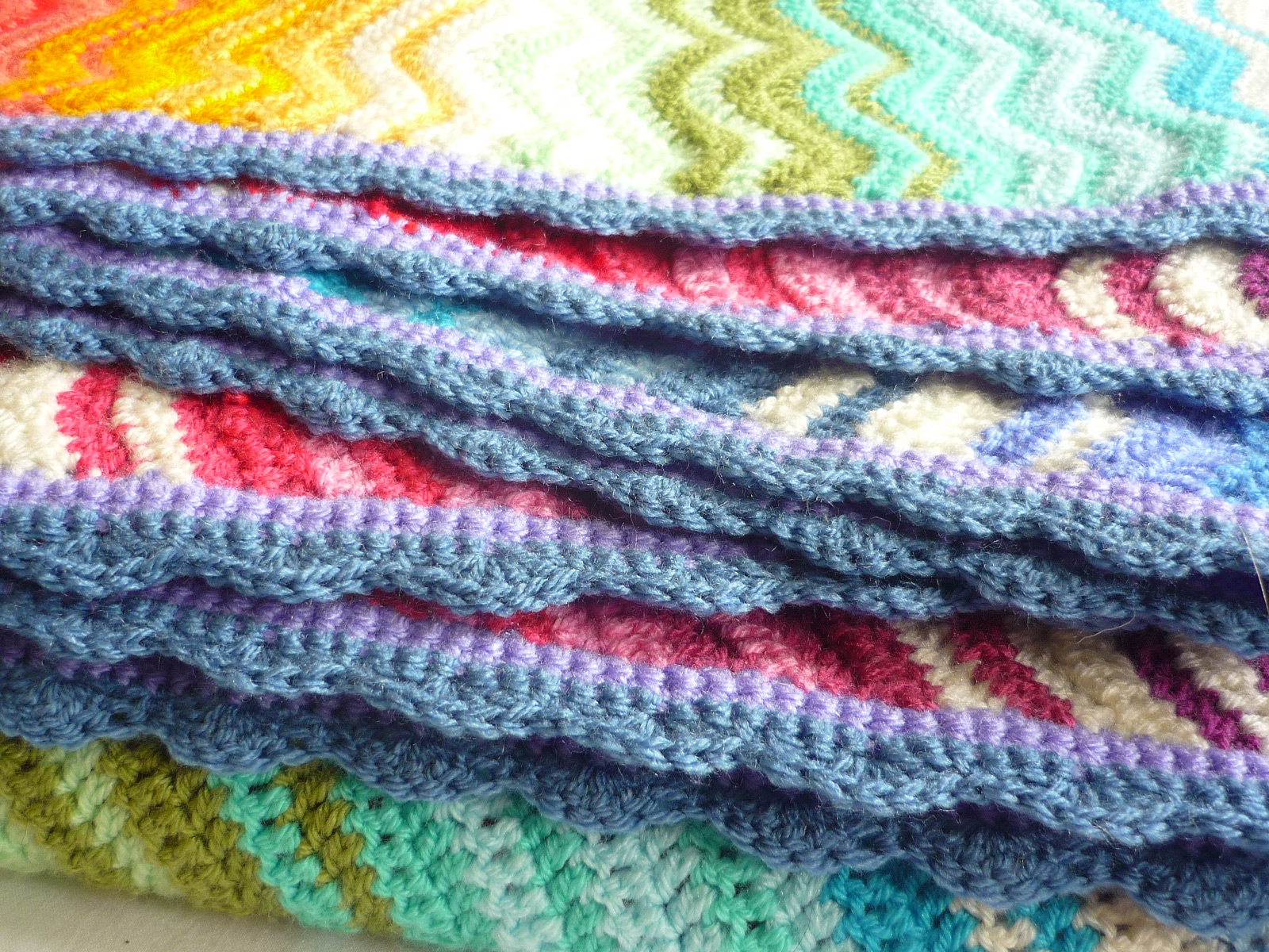 KnitKnatKnotUK: Rainbow Ripple Throw .... done!