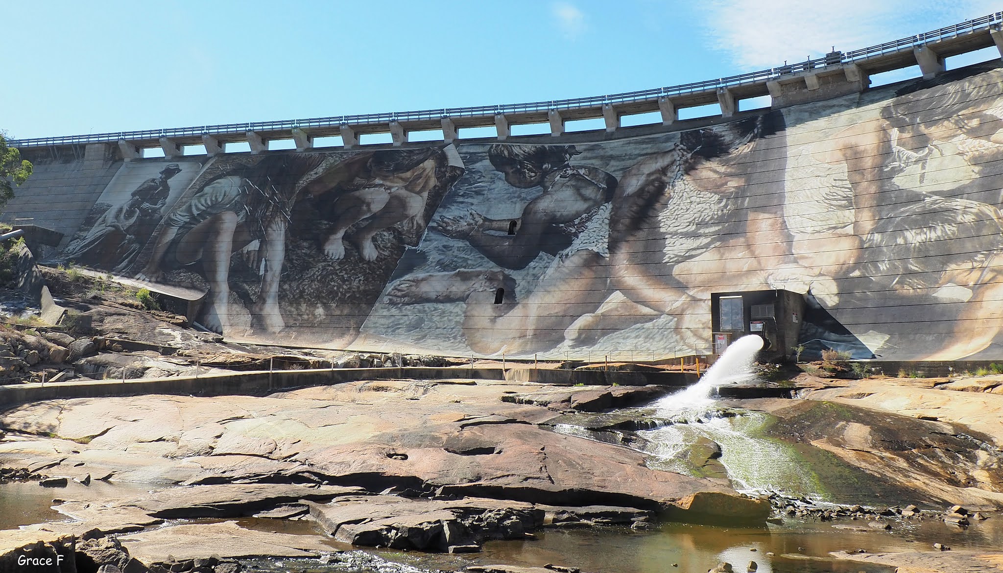 Perth Daily Photo Roadtrip.. 1100km in two days.. that dam mural!