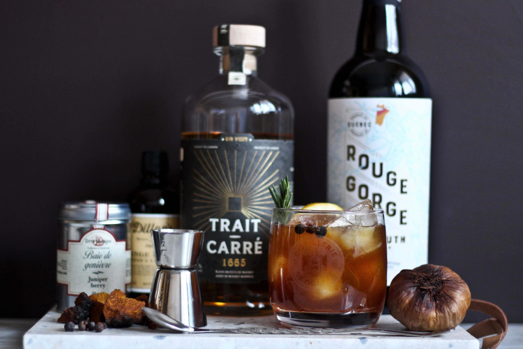 Recette du délicieux cocktail au gin TraitCarré 1665, à l’ail noir et